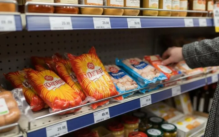 "Великолукский мясокомбинат" нарушил закон о конкуренции в упаковке сосисок
