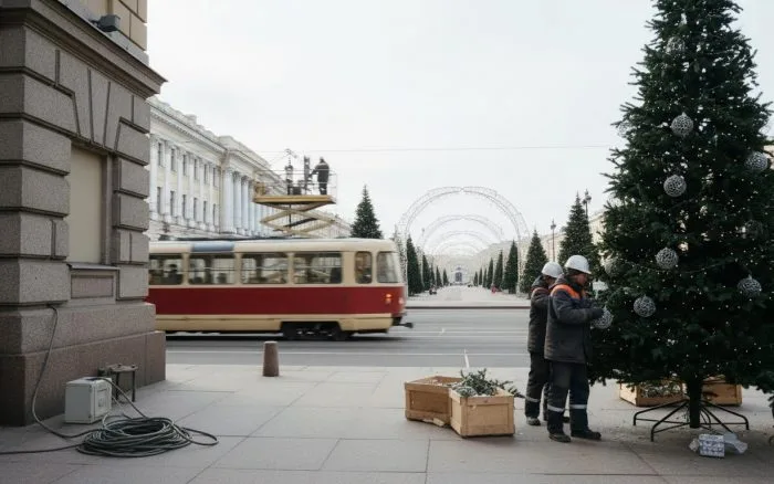Северная столица получит новогоднее убранство по 150 адресам