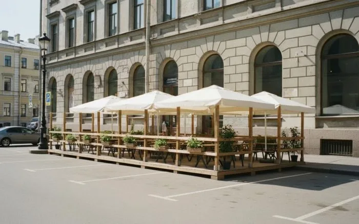 В Петербурге платную парковку занял летний ресторан